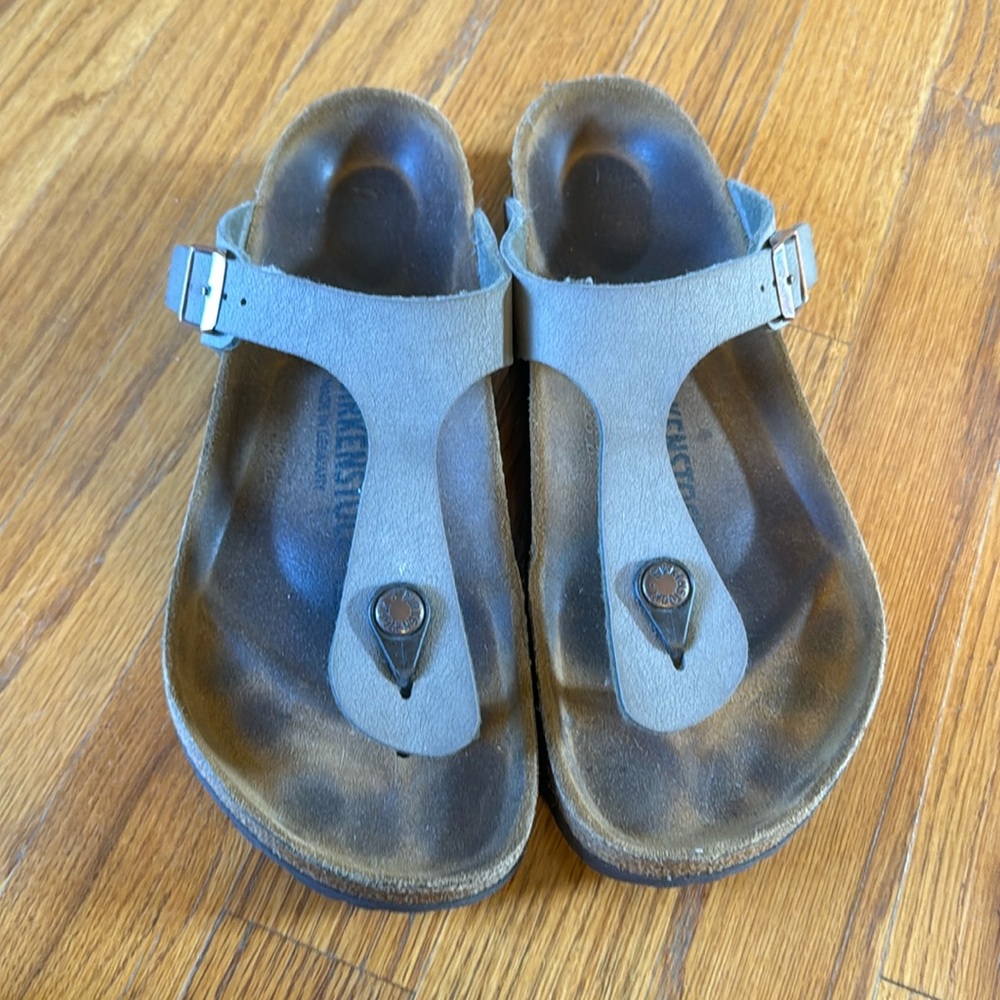 Birkenstock Gizeh Sandals sandals size 39 or 8.5